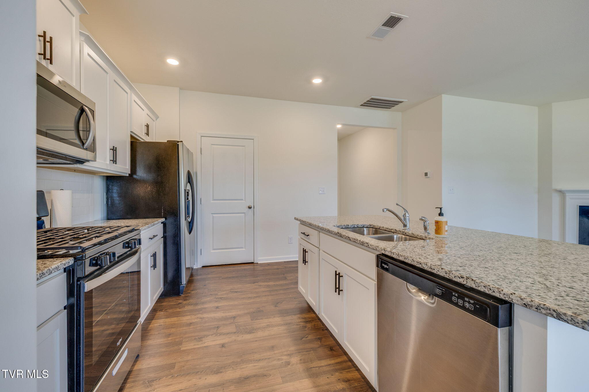 1160 Ridge Parke Kingsport, TN 37663 - Photo 10 of 33 011