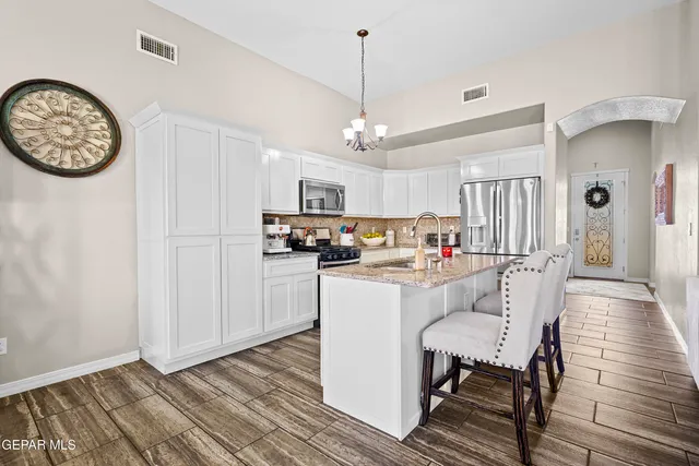 $424,900 | 7880 Enchanted View Drive, El Paso, TX 79911