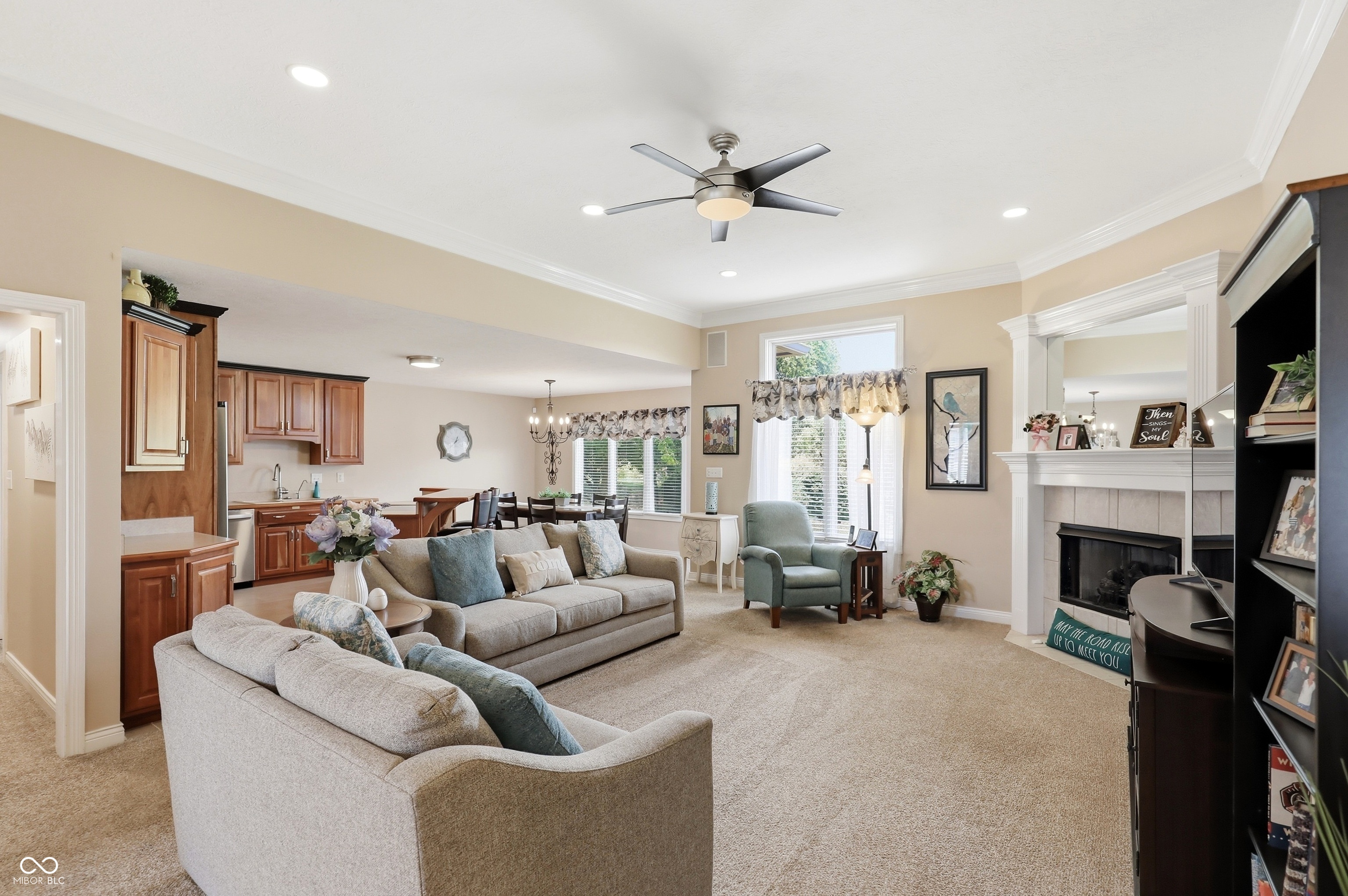 1636 Connemara Road Indianapolis, IN 46217 - Photo 6 of 30 Gallery Image 6