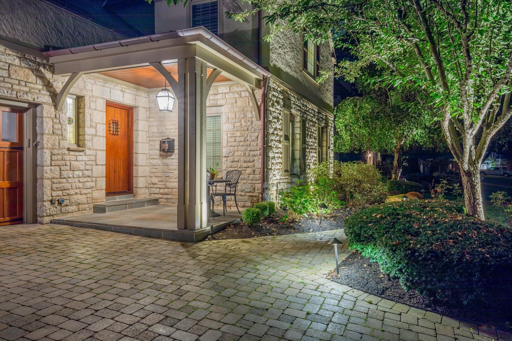 2366 Club Road Columbus, OH 43221 - Photo 3 of 48