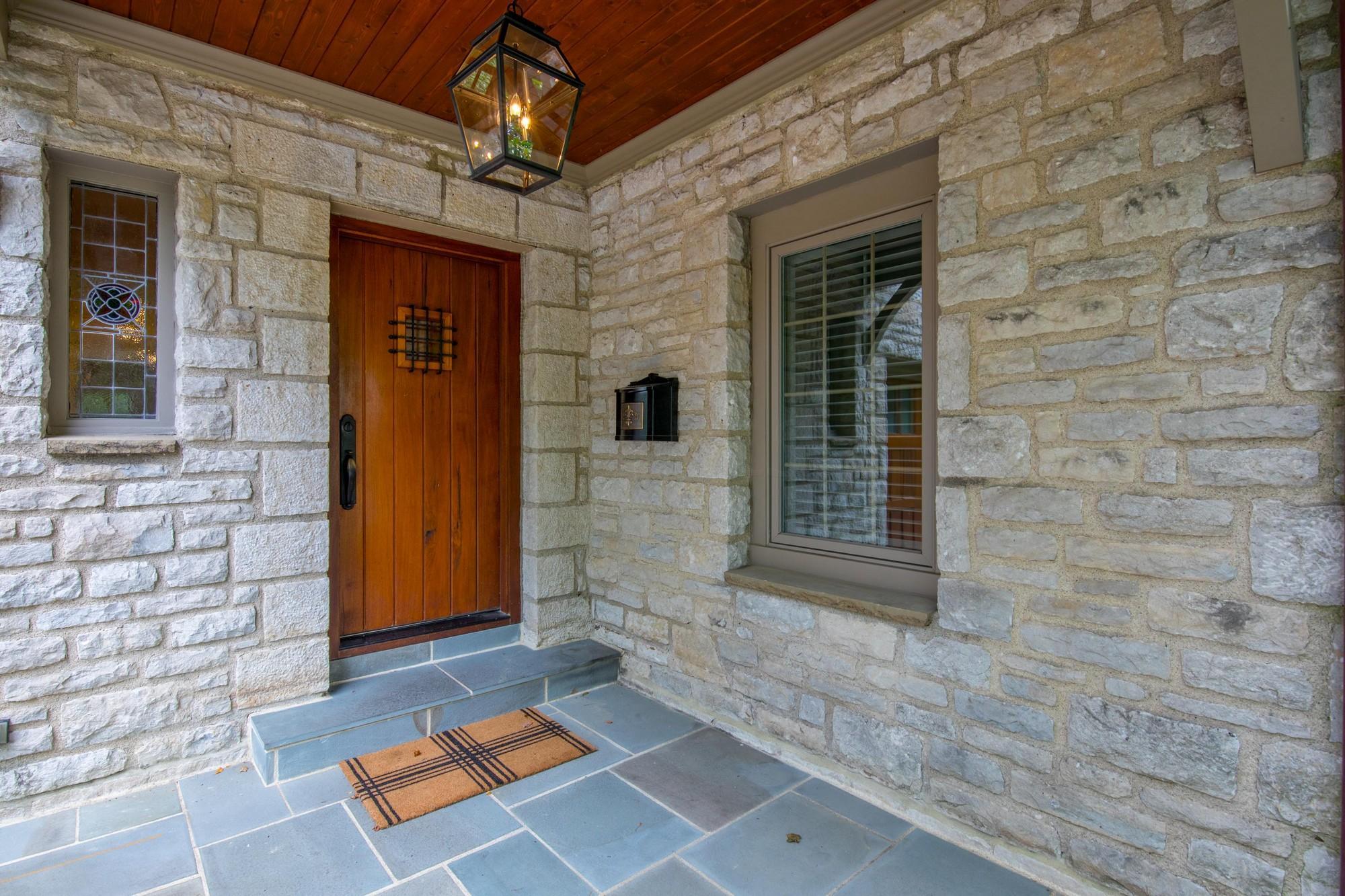 2366 Club Road Columbus, OH 43221 - Photo 4 of 48
