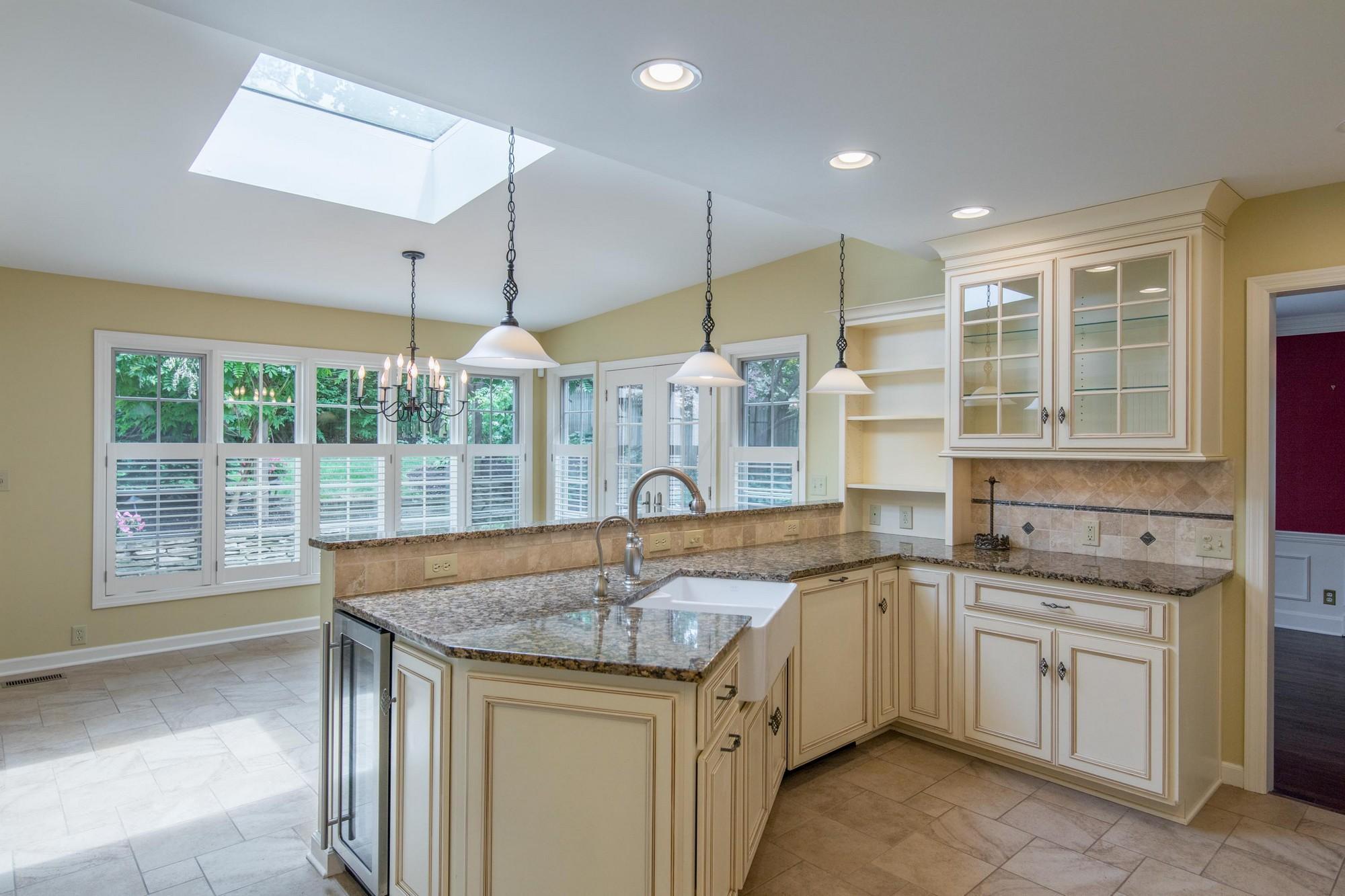 2366 Club Road Columbus, OH 43221 - Photo 9 of 48