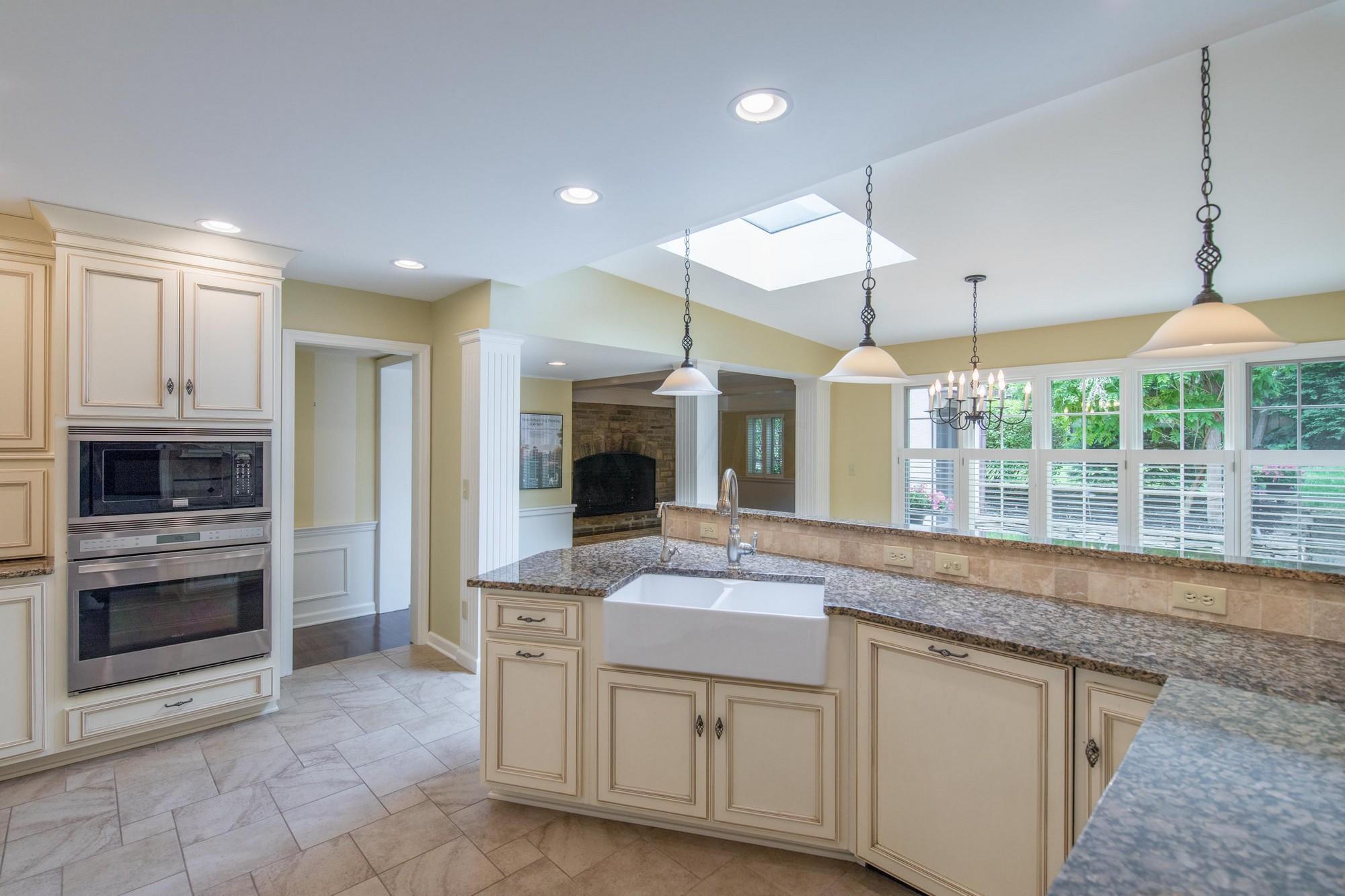 2366 Club Road Columbus, OH 43221 - Photo 10 of 48