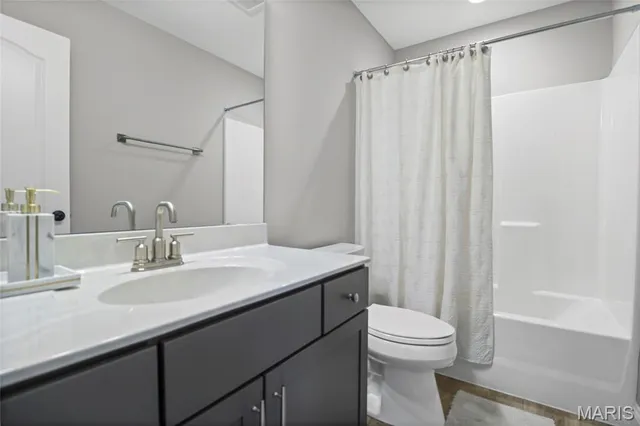 $550,000 | 155 Palais Court, St. Charles, MO 63301