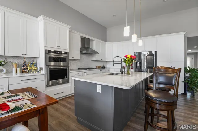 $575,000 | 155 Palais Court, St. Charles, MO 63301