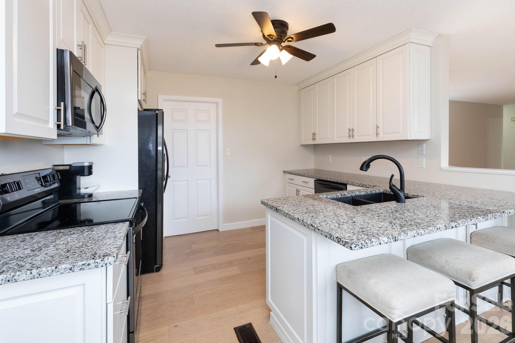 21 South Lindon Cove Road, Unit 3 Candler, NC 28715 - Photo 5 of 24