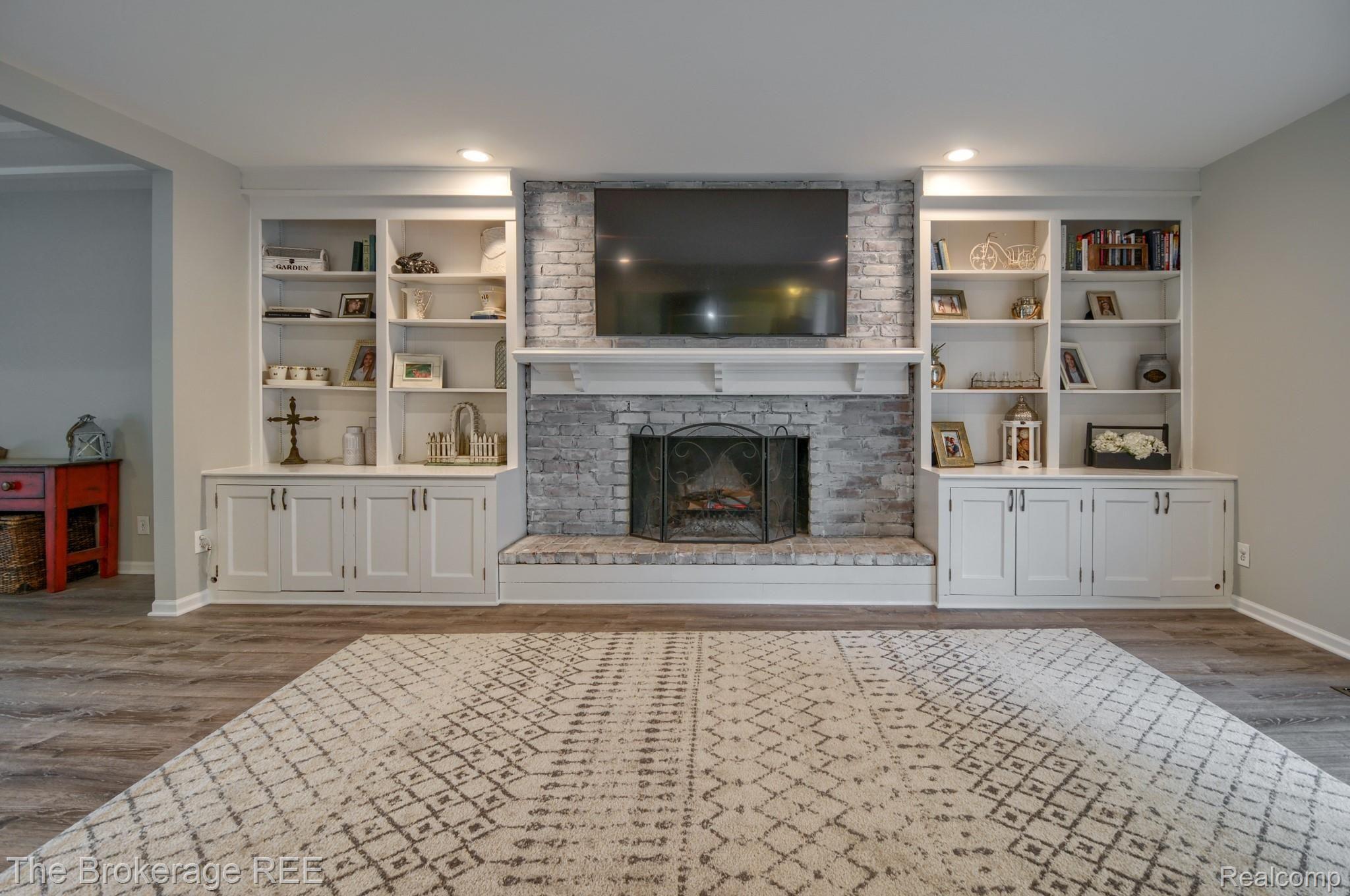 6121 Kings Shire Road Grand Blanc, MI 48439 - Photo 19 of 42 SD3_5205-HDR(5).jpg