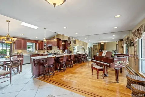 $1,099,990 | 9 Defeo Court, Deer Park, NY 11729