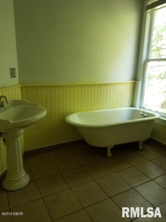 511 North Locust Street Flora, IL 62839 - Photo 7 of 32 Gallery Image 7