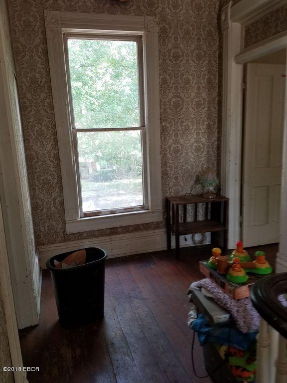 511 North Locust Street Flora, IL 62839 - Photo 8 of 32 Gallery Image 8