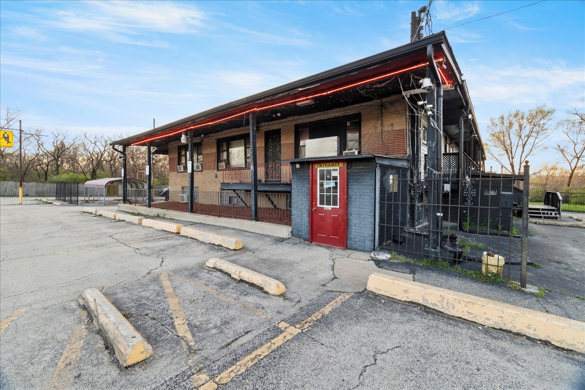 111 Patterson Road Joliet, IL 60436 - Photo 4 of 47