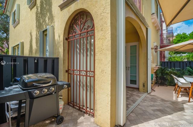 $561,000 | 18445 Northeast 30th Avenue, Unit 18445, Aventura, FL 33160