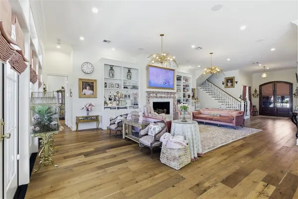 $2,100,000 | 5917 Sawgrass Court, Lake Charles, LA 70605