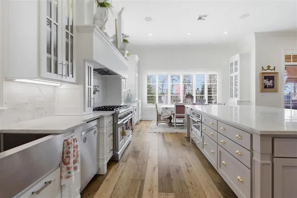 $2,100,000 | 5917 Sawgrass Court, Lake Charles, LA 70605