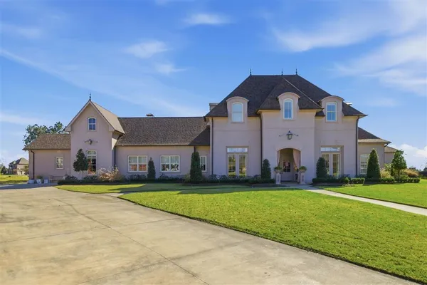 $2,100,000 | 5917 Sawgrass Court, Lake Charles, LA 70605