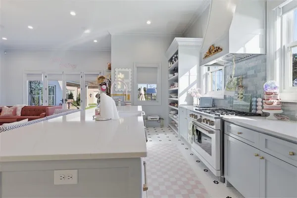 $2,100,000 | 5917 Sawgrass Court, Lake Charles, LA 70605