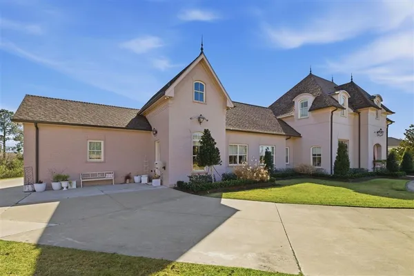 $2,100,000 | 5917 Sawgrass Court, Lake Charles, LA 70605