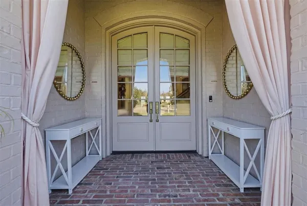 $2,100,000 | 5917 Sawgrass Court, Lake Charles, LA 70605