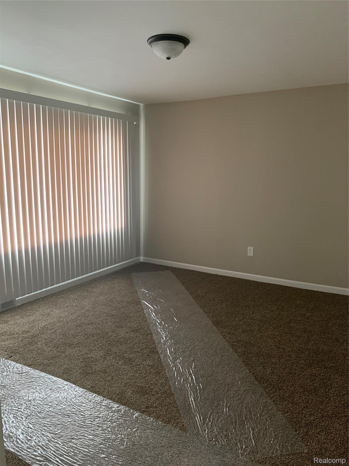7021 Rivard Avenue Warren, MI 48091 - Photo 5 of 11 IMG_0554.JPG