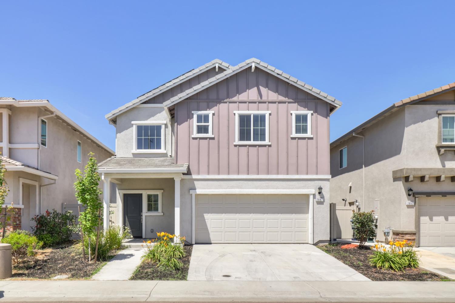 2887 Krone Way Antelope, CA 95843 - Photo 40 of 46 a front view of a house with a yard