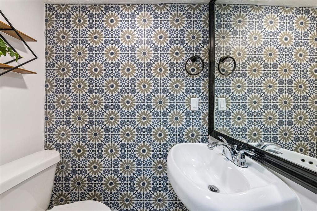 549 Iris Street Altamonte Springs, FL 32714 - Photo 17 of 28 a bathroom with a sink and a toilet