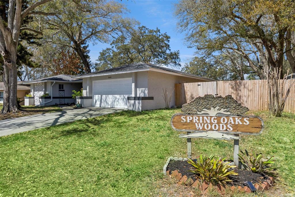 549 Iris Street Altamonte Springs, FL 32714 - Photo 28 of 28 a front view of a house with garden