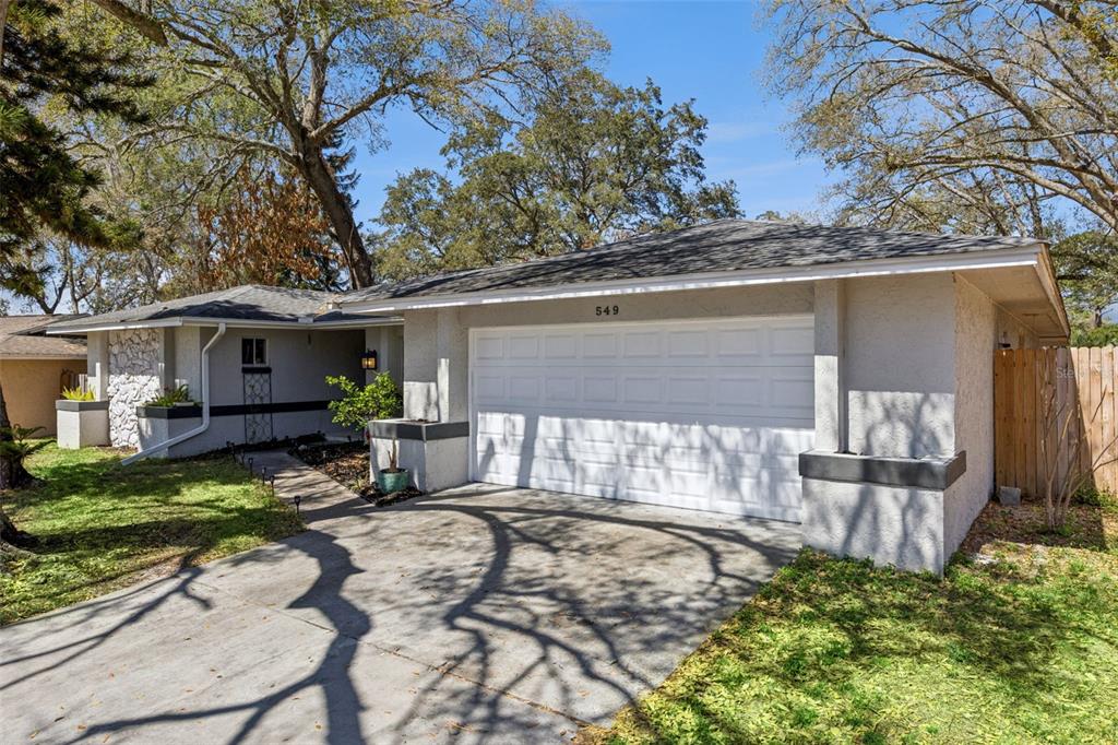 549 Iris Street Altamonte Springs, FL 32714 - Photo 6 of 28 a front view of a house with garden
