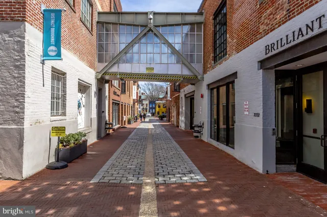 a view of a pathway along a building