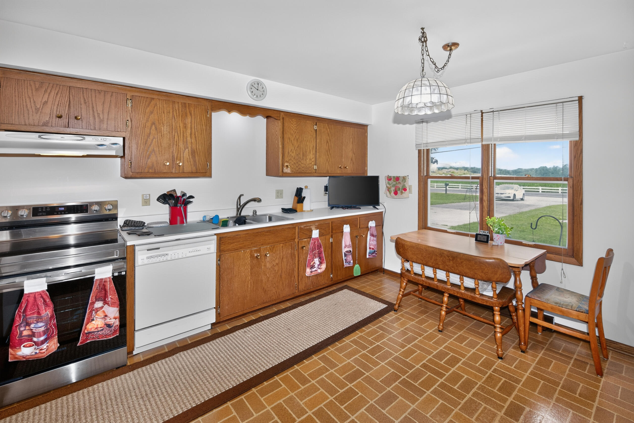 3174 Division Road Jackson, WI 53037 - Photo 13 of 47 Kitchen