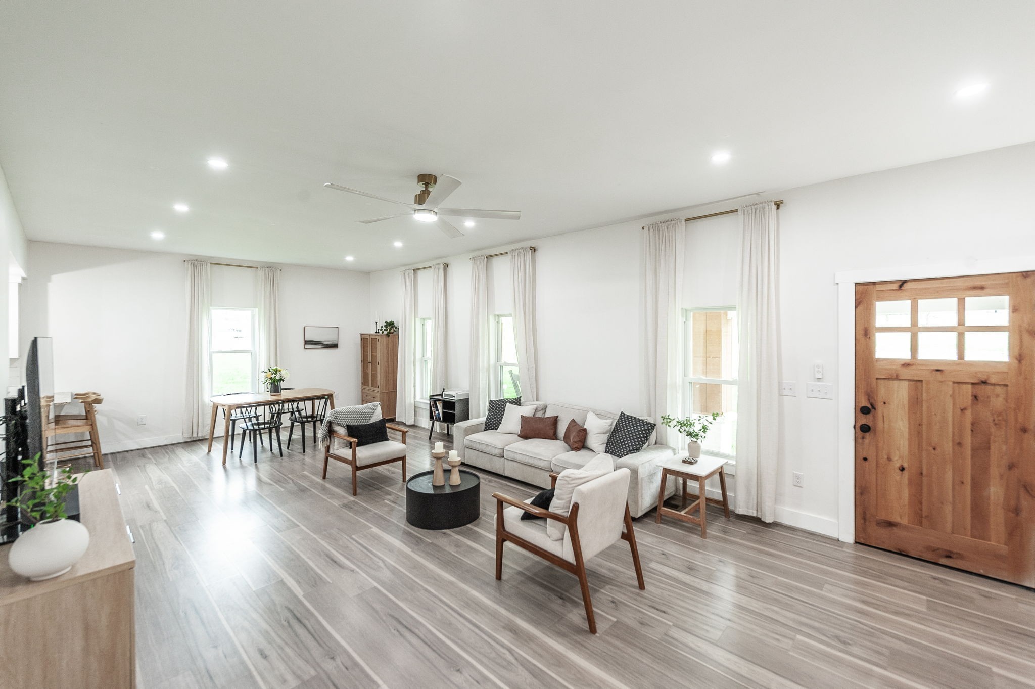 375 Mt Vernon Road Bethpage, TN 37022 - Photo 12 of 66 a living room with furniture and a wooden floor