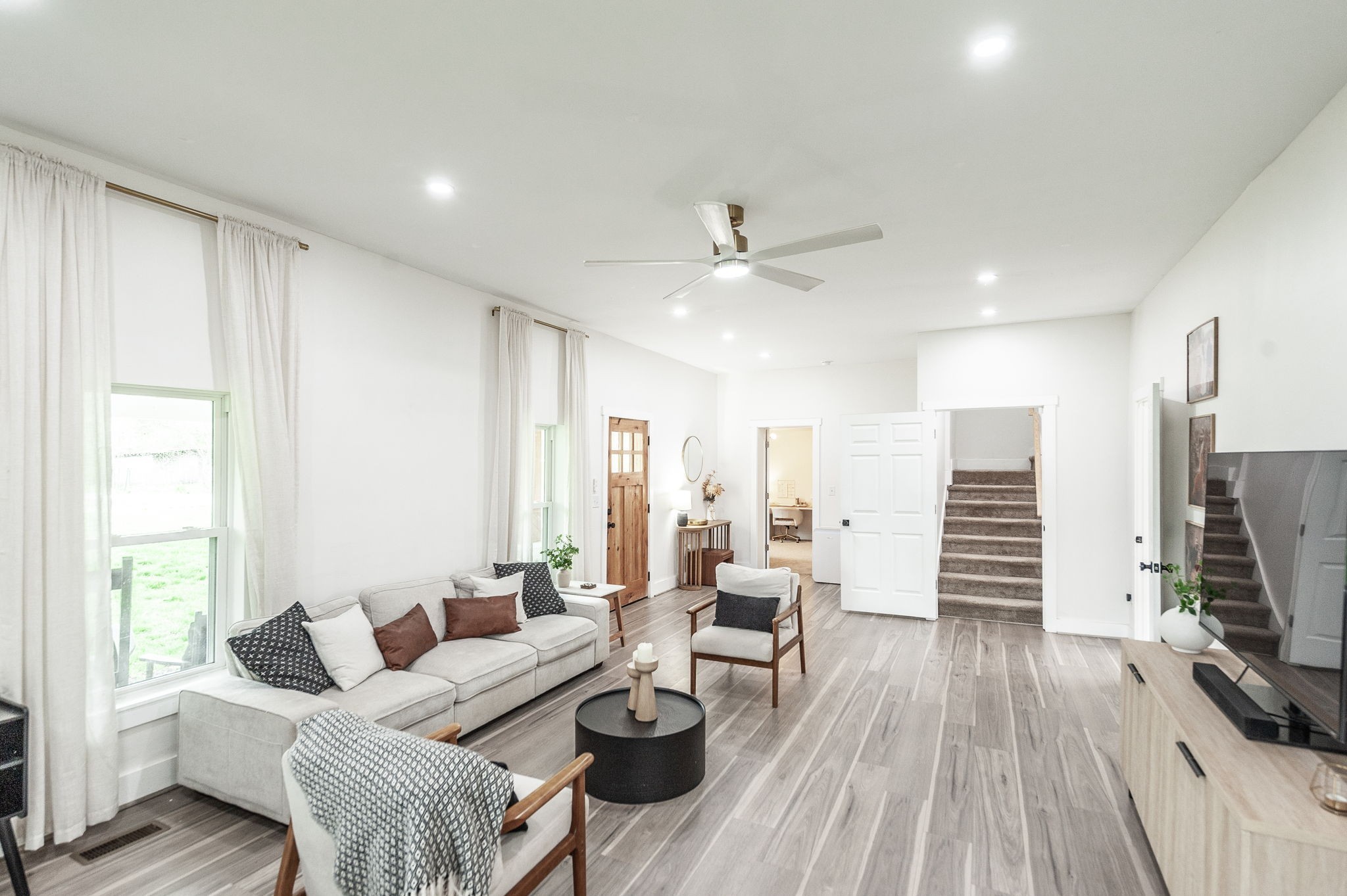 375 Mt Vernon Road Bethpage, TN 37022 - Photo 15 of 66 a living room with furniture and a flat screen tv