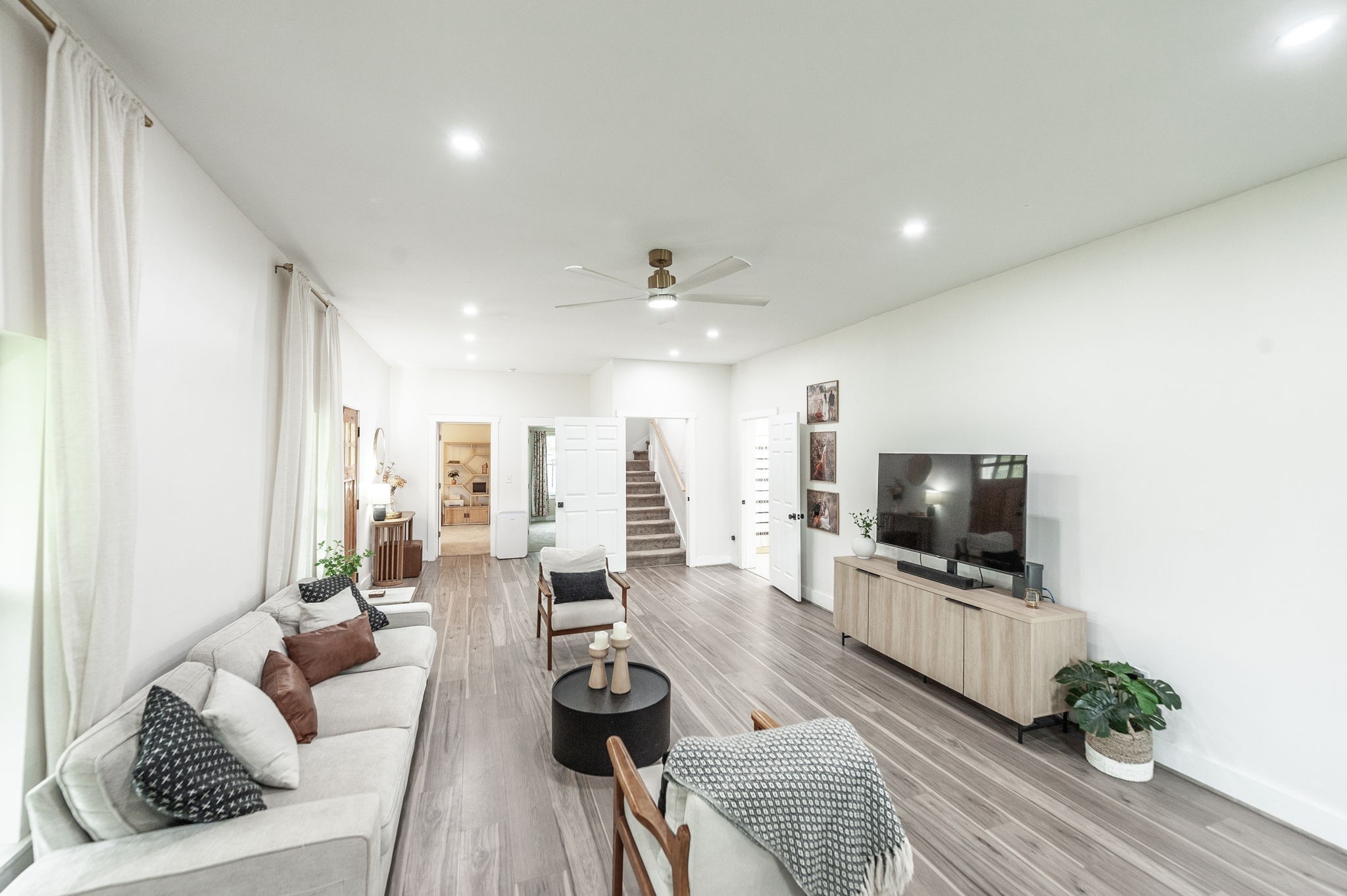 375 Mt Vernon Road Bethpage, TN 37022 - Photo 16 of 66 a living room with furniture and a flat screen tv