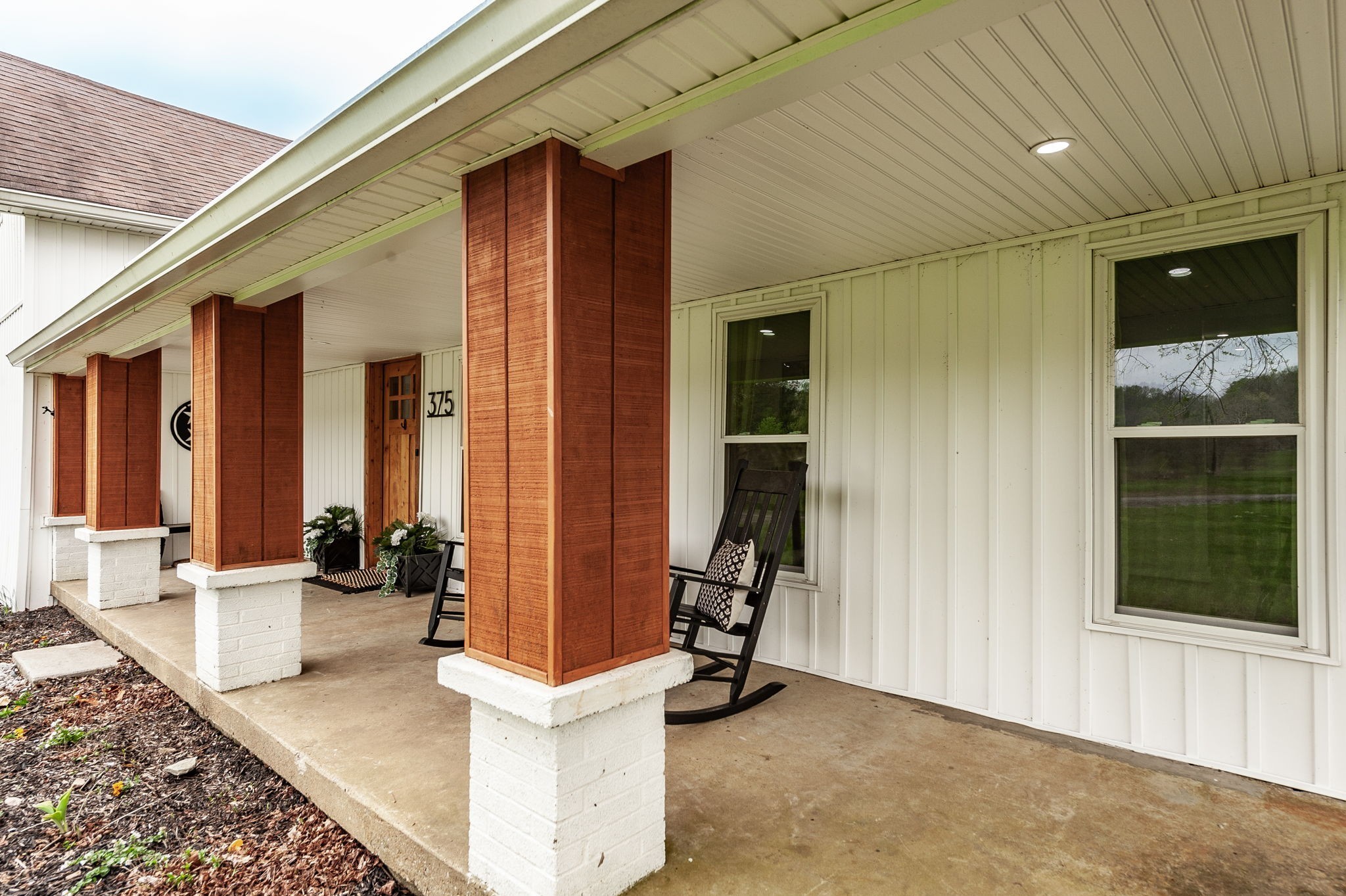 375 Mt Vernon Road Bethpage, TN 37022 - Photo 6 of 66 a view of a livingroom with furniture and front door