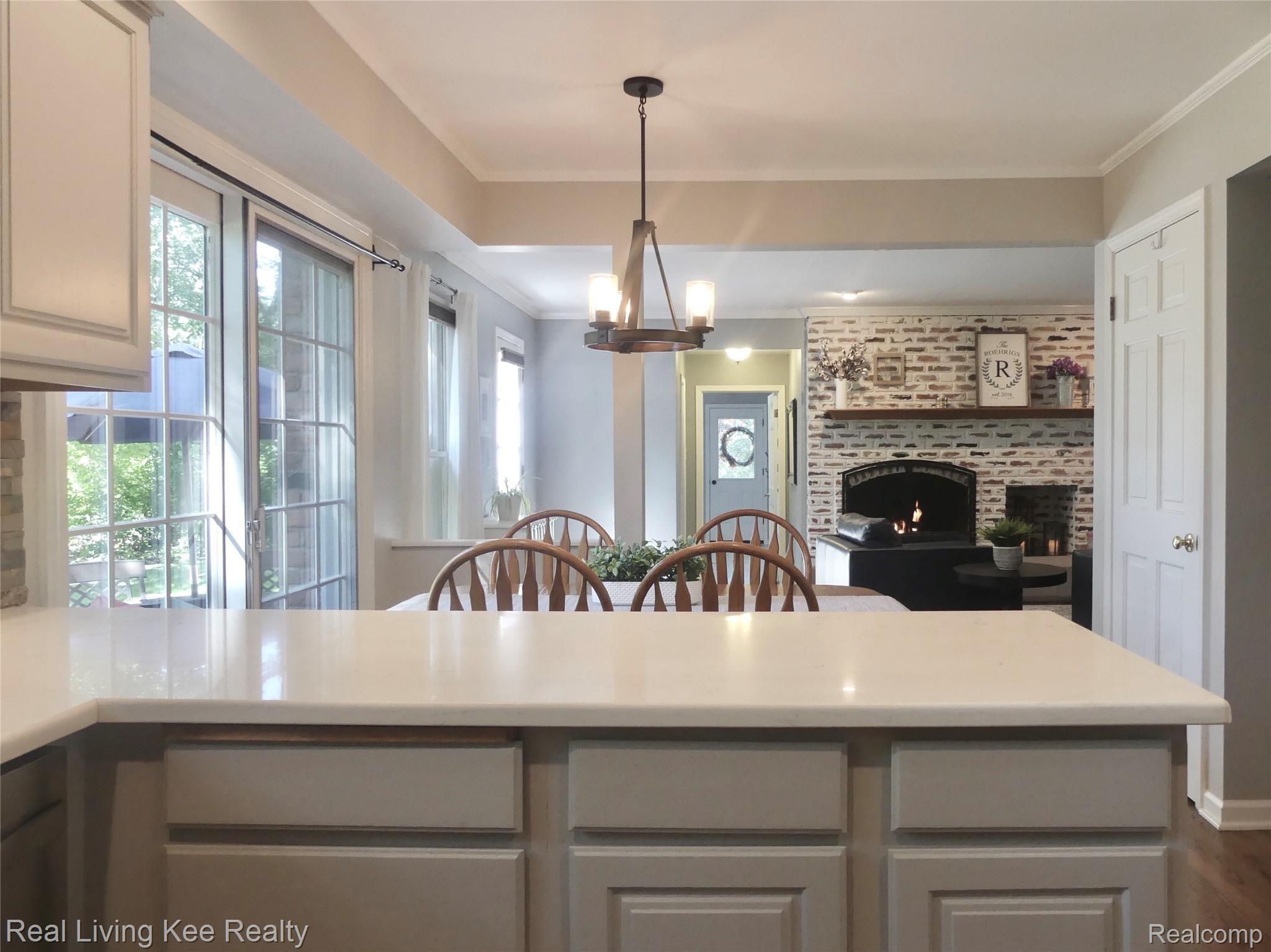 350 Beechview Drive Rochester, MI 48306 - Photo 15 of 54 Quartz counters