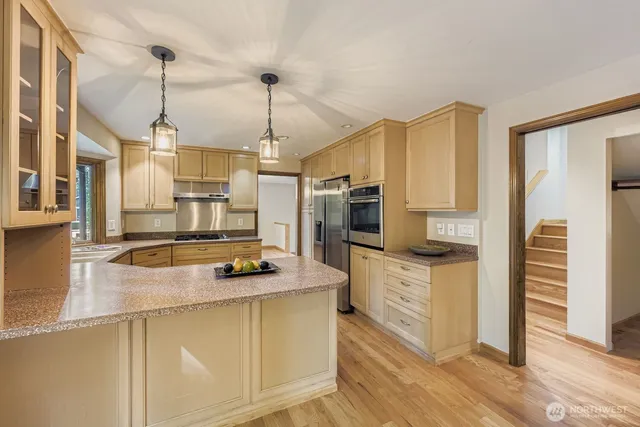 $1,640,000 | 17012 Southeast 40th Court, Bellevue, WA 98008