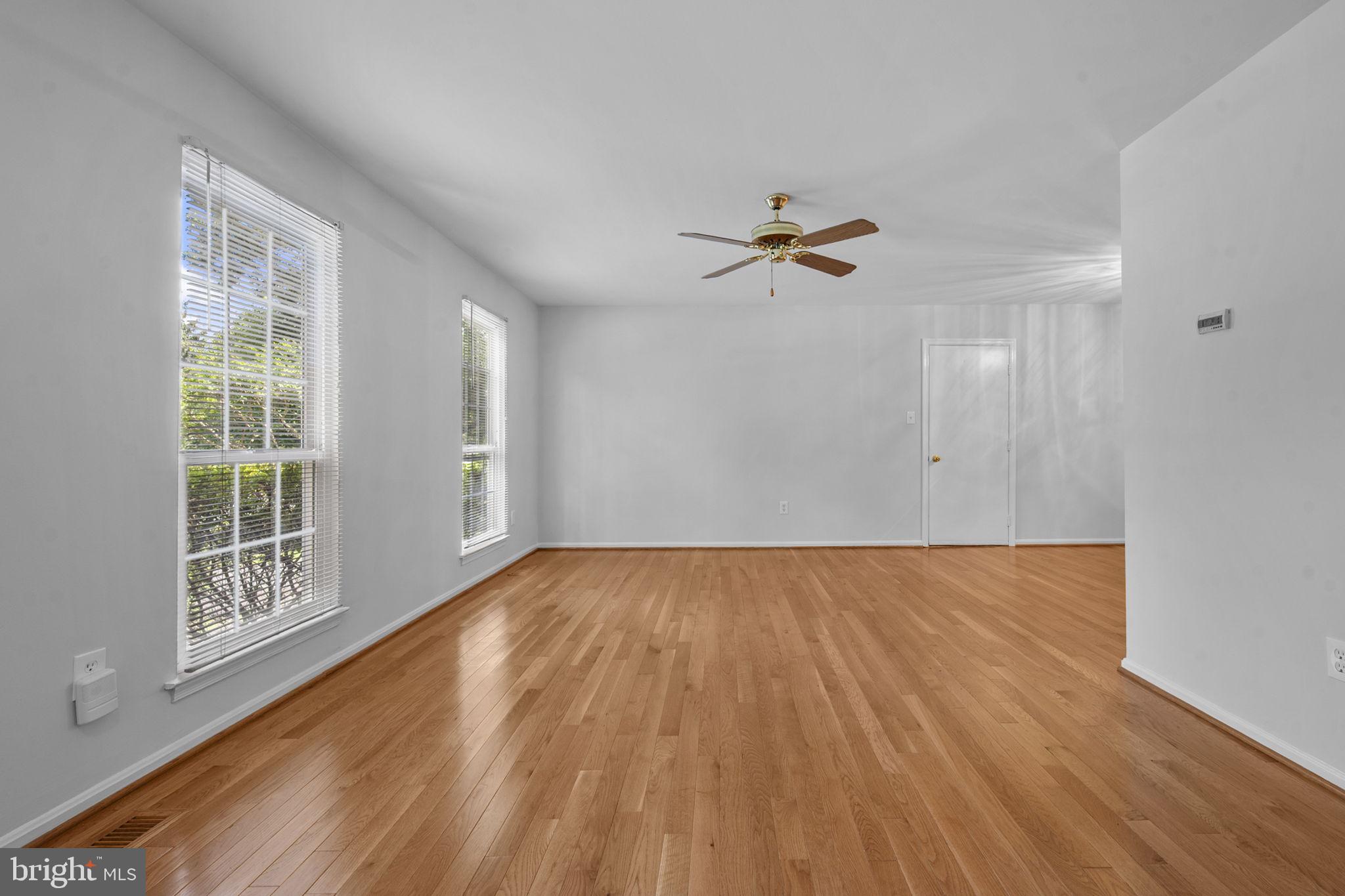 2422 Ivywood Road Reston, VA 20191 - Photo 10 of 72 Living Room