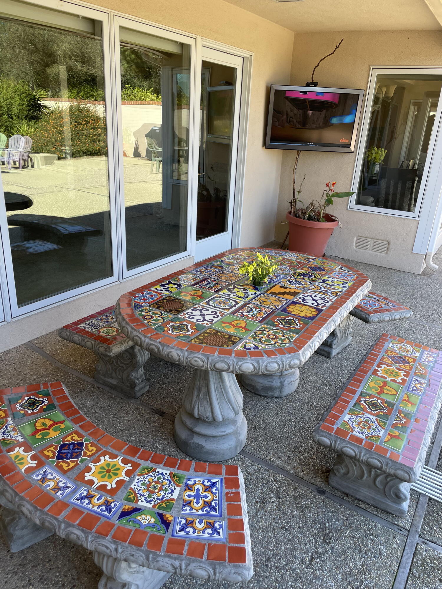 4460 Via Alegre Santa Barbara, CA 93110 - Photo 19 of 28 a picture of a living room with a rug