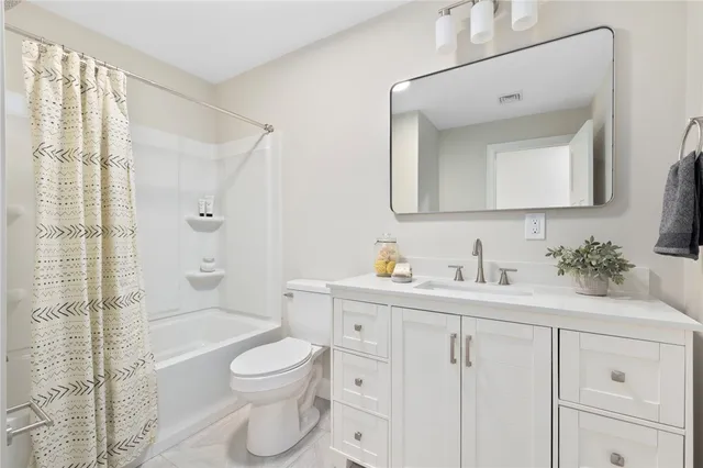 $425,000 | 2907 Post Road, Unit 3, Warwick, RI 02886