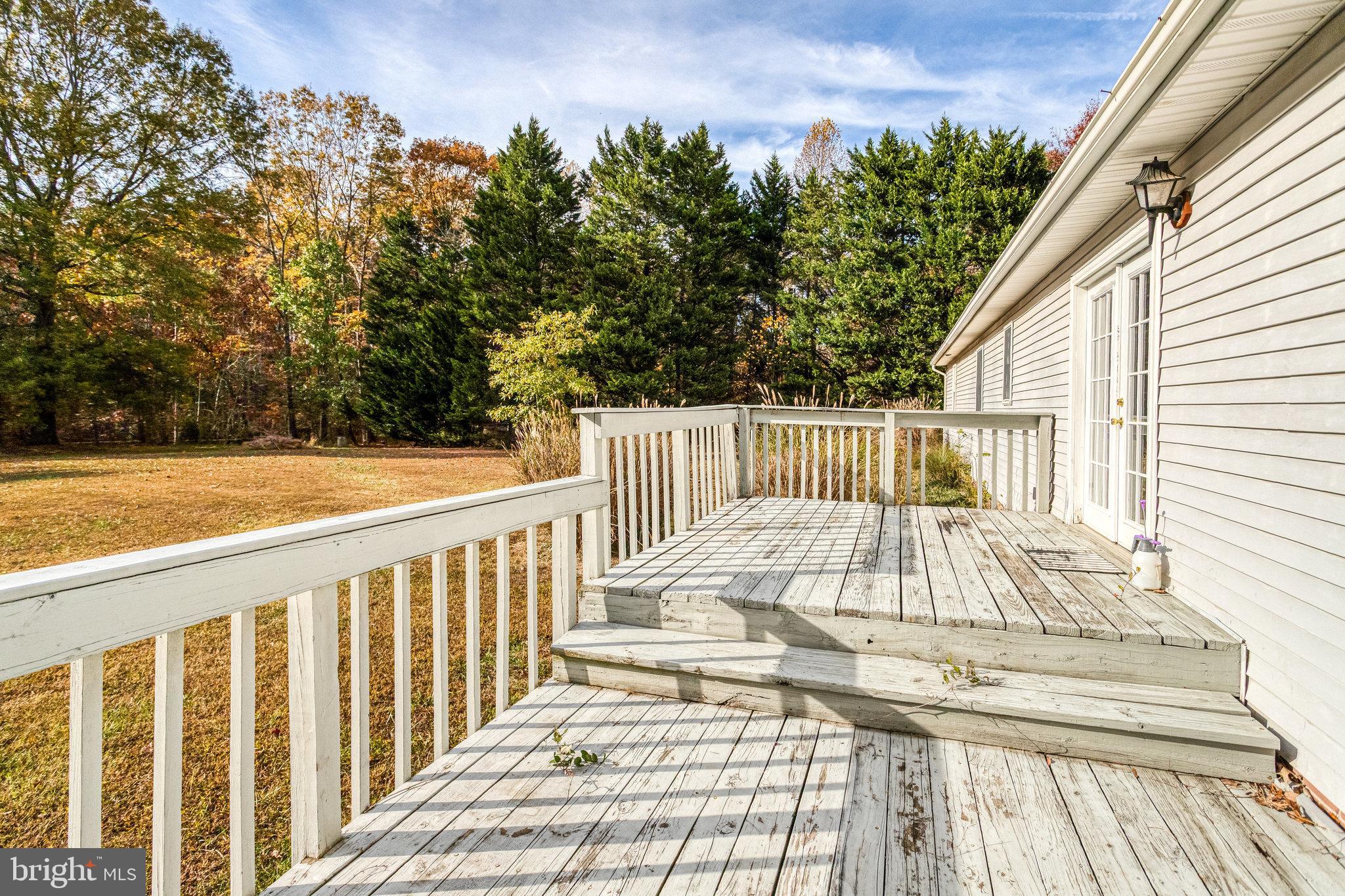 13200 Marsh Road Bealeton, VA 22712 - Photo 15 of 20 a view of balcony with wooden floor and fence