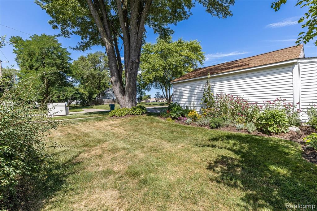 327 West Maple Road Clawson, MI 48017 - Photo 26 of 26
