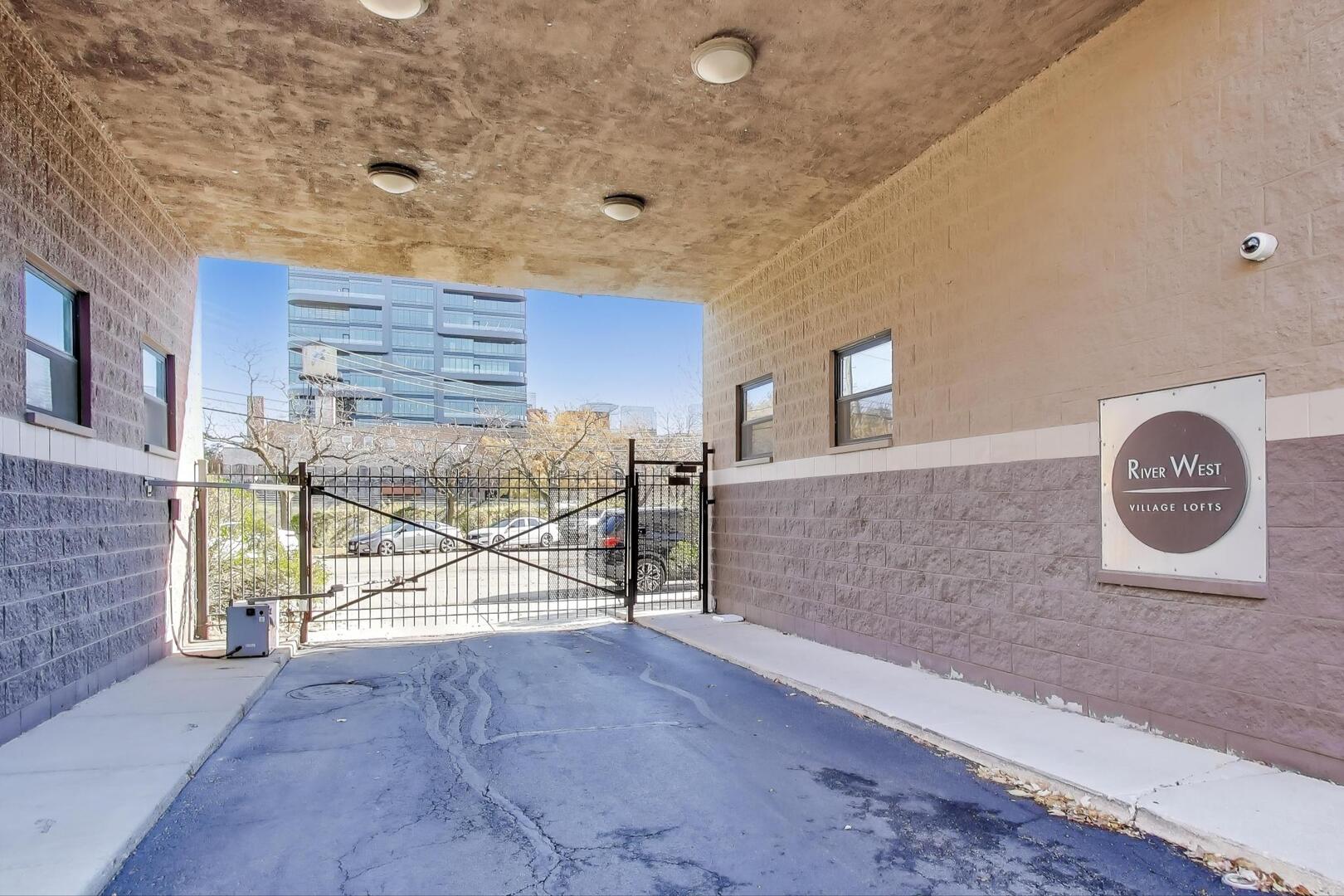 400 North Racine Avenue, Unit 204 Chicago, IL 60642 - Photo 4 of 28 a view of front door