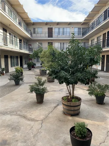 $1,900 | 528 Cedar Avenue, Unit 3D, Long Beach, CA 90802