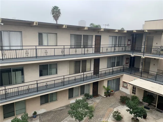 $1,900 | 528 Cedar Avenue, Unit 3D, Long Beach, CA 90802