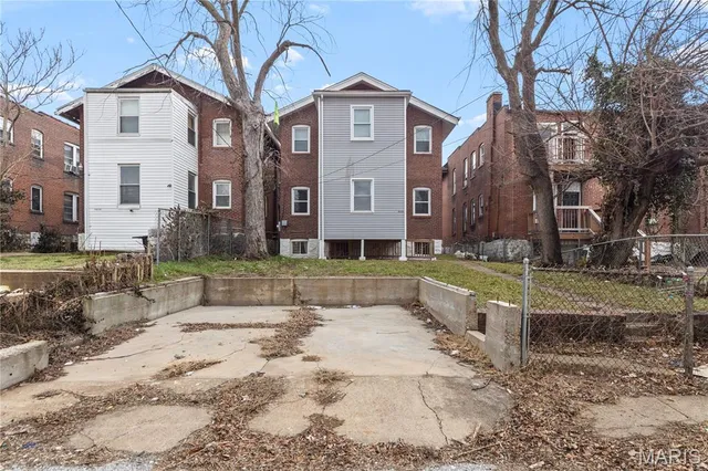 $1,250 | 4040 Shreve Avenue, Unit A, St. Louis, MO 63115