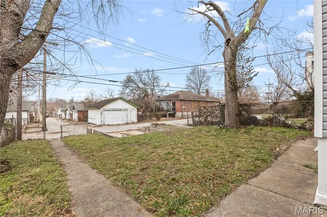 $1,250 | 4040 Shreve Avenue, Unit A, St. Louis, MO 63115