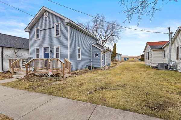 $135,000 | 207 East Taylor Street, Grant Park, IL 60940
