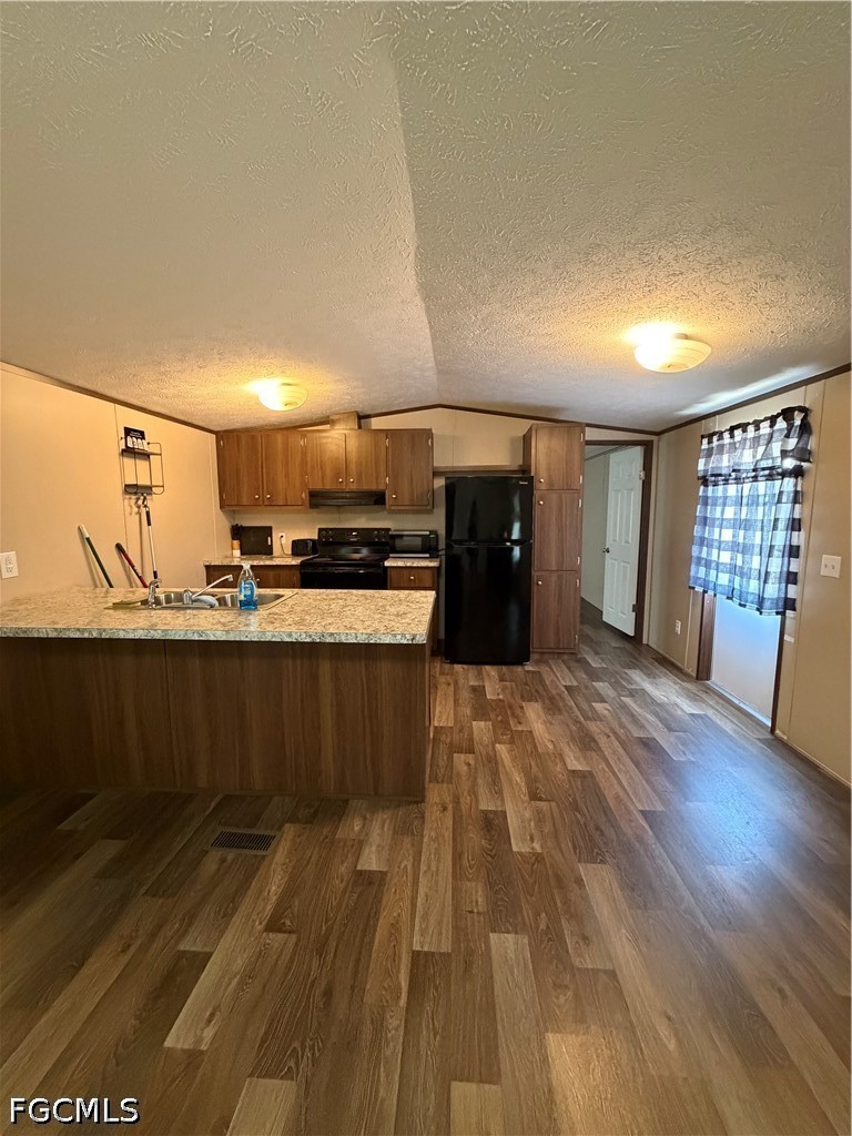 631 Stanton Street Clewiston, FL 33440 - Photo 8 of 24 a view of a kitchen with a sink
