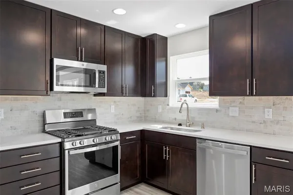 $239,900 | 2 Arlington At River Bluffs Meadows, Florissant, MO 63031