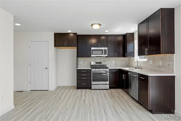 $239,900 | 2 Arlington At River Bluffs Meadows, Florissant, MO 63031