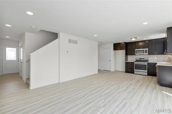 $239,900 | 2 Arlington At River Bluffs Meadows, Florissant, MO 63031